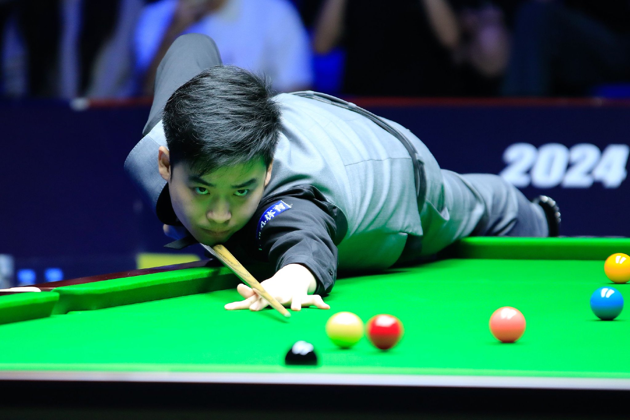 争激烈的联 争激烈的联